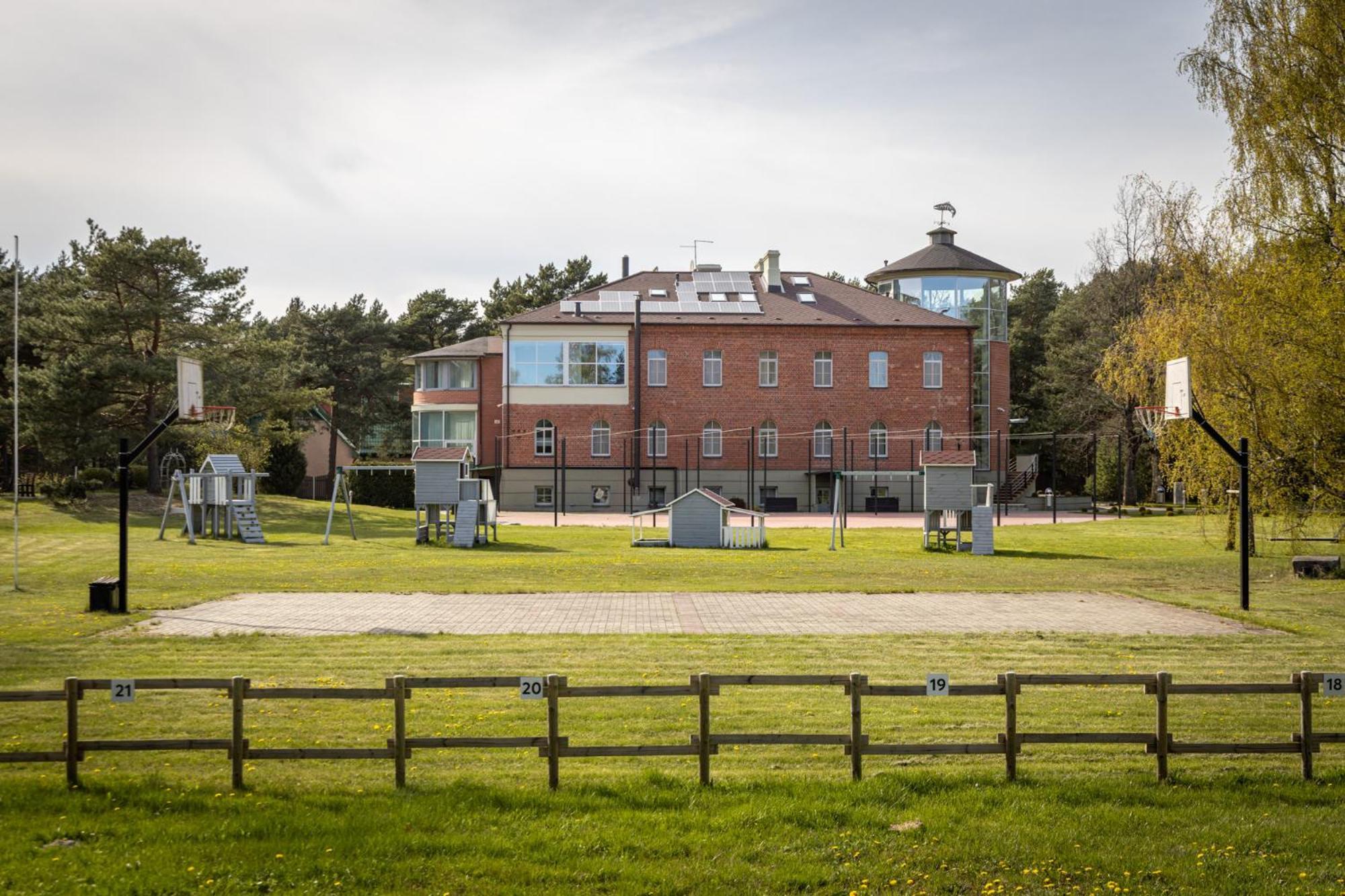 Roze Village Jurnieka Ligzda Perkone Luaran gambar