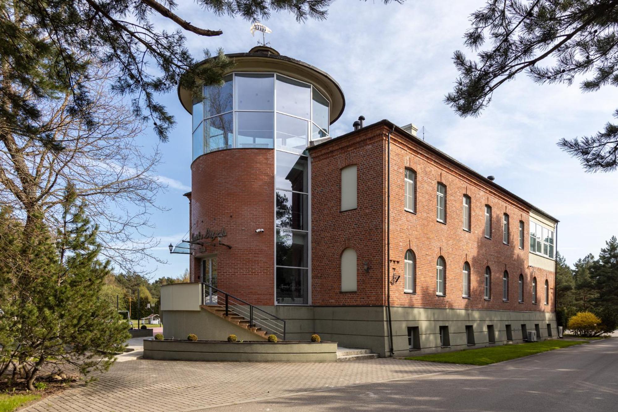Roze Village Jurnieka Ligzda Perkone Luaran gambar